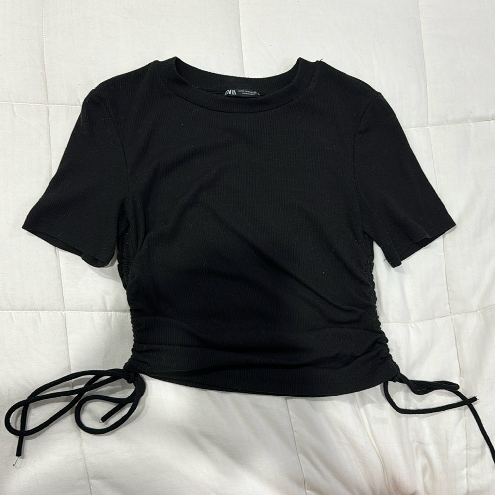 Black Zara cropped t shirt